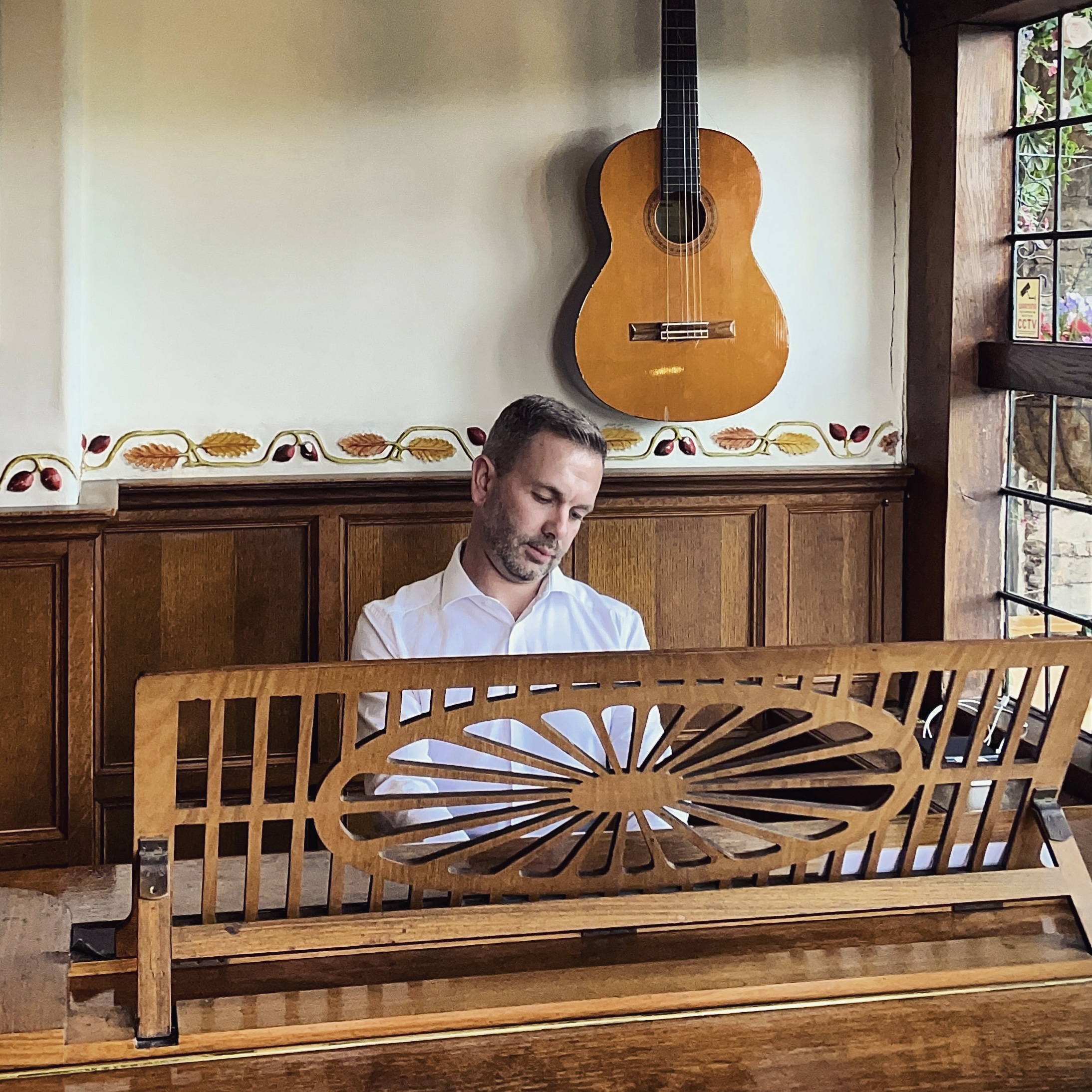 Broadoaks wedding pianist performs during a drinks reception in the Music Room