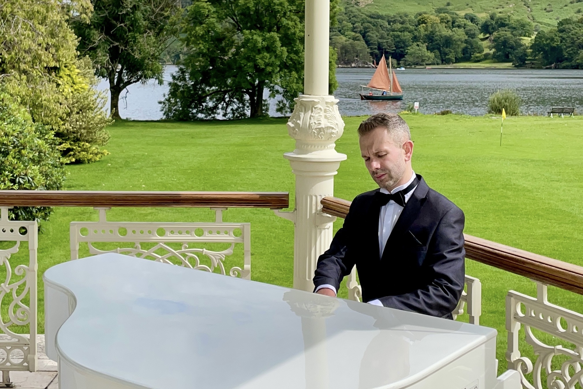 Inn on the Lake wedding piano on the shore of Ullswater by pianist Craig Smith