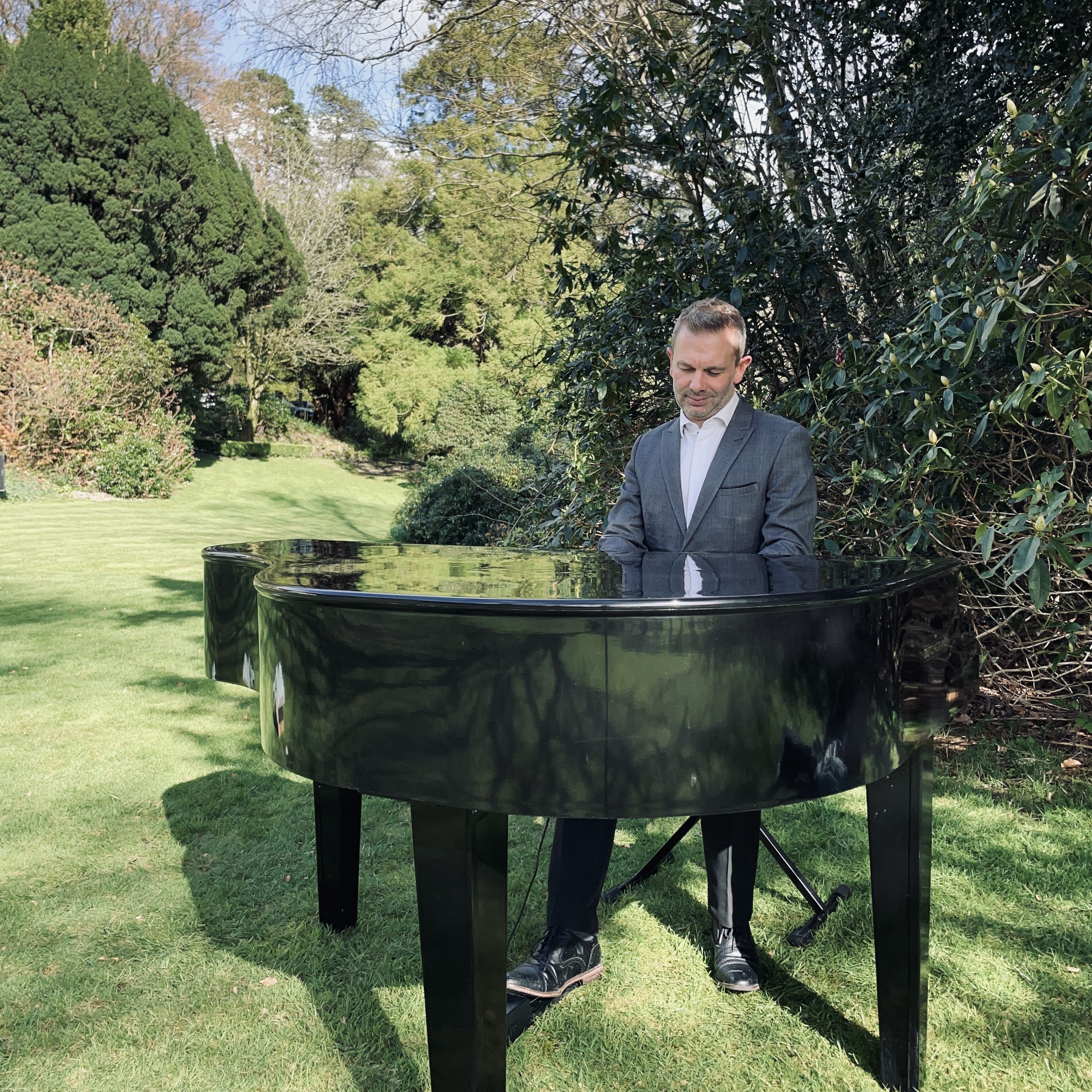 Lake District Pianist Craig Smith plays piano during a Lancrigg wedding ceremony