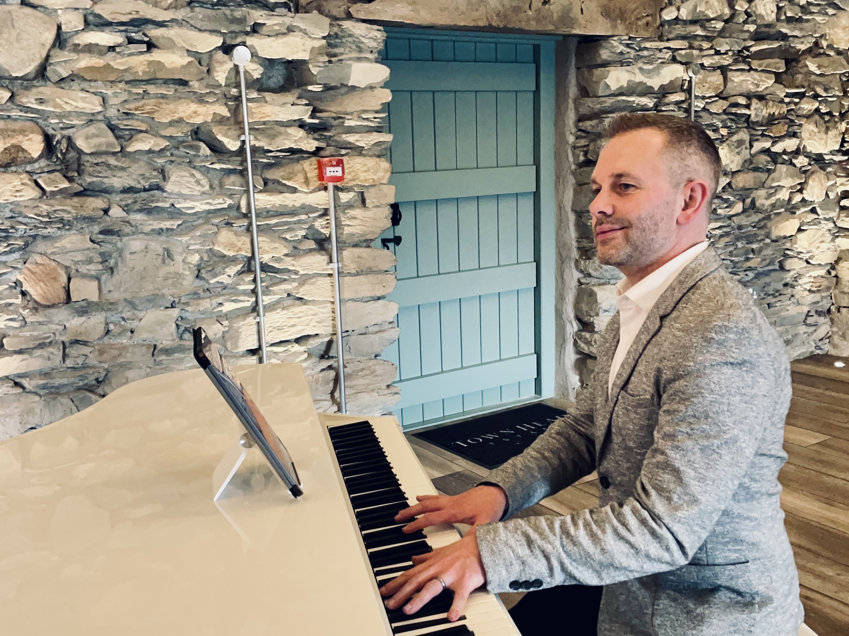Town Head Estate wedding pianist Craig Smith plays piano during a wedding breakfast
